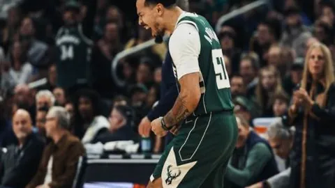 “短道速滑世锦赛男子1000米四分之一决赛结果公布”